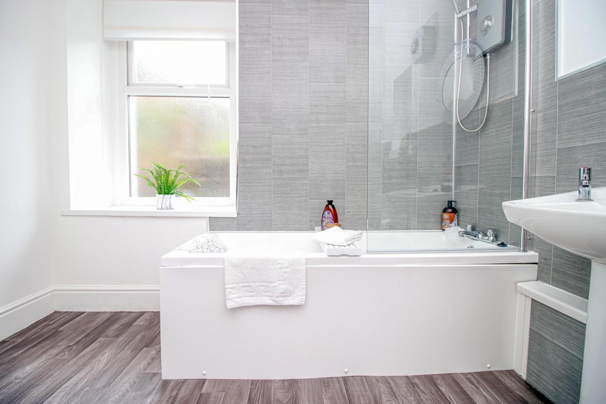 Norton Terrace Charming Home In The Beautiful Afan Forest By Staystaycations Port Talbot Ngoại thất bức ảnh